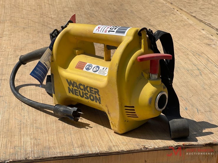 wacker-neuson-2hp-concrete-vibrator-with-shoulder-strap-image-1