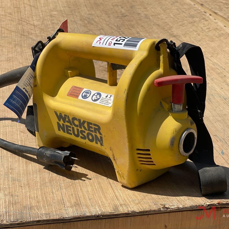 WACKER NEUSON 2HP CONCRETE VIBRATOR WITH SHOULDER STRAP