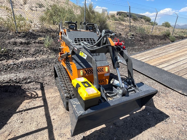 #2067-•-unused-2026-landhonor-mini-skid-steer-loader-image-12