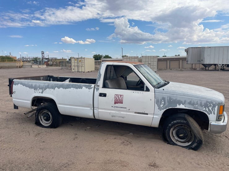 #1875-•-1992-chevy-1/2-ton-pickup-truck-(has-nm-title)-(offsite-at-nmsu)-image-2