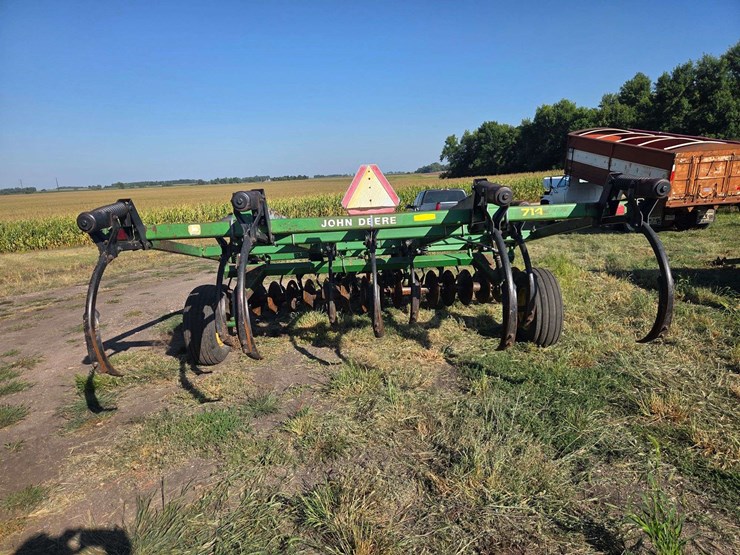 john-deere-714-image-16
