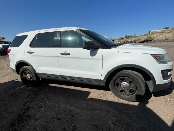 2017-ford-explorer-image-4