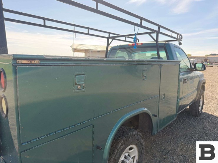 2002-chevrolet-silverado-2500-image-23