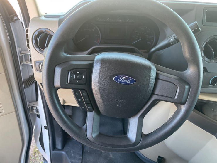 2021-ford-e350-image-142