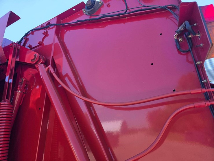 2009-new-holland-br7090-image-25