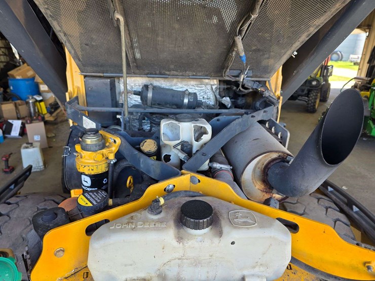 2016-deere-332d-image-55