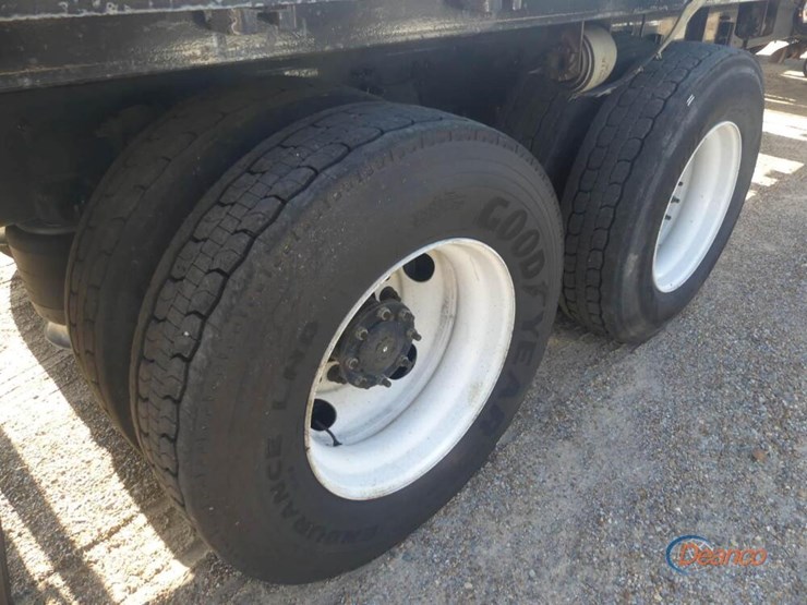 2014-freightliner-m2-106-image-7