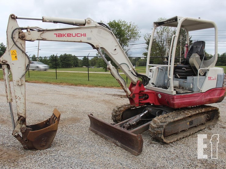 takeuchi-tb235-image-1