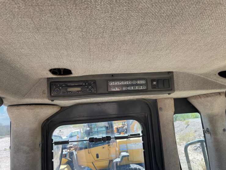 2005-komatsu-wa380-image-42