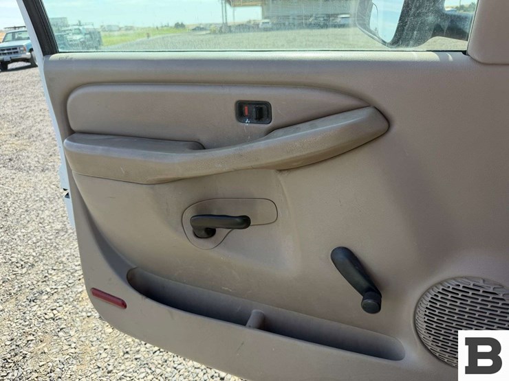 2005-chevrolet-silverado-2500-image-34