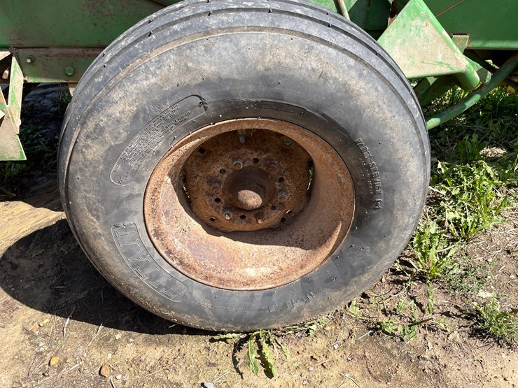 john-deere-336-image-33