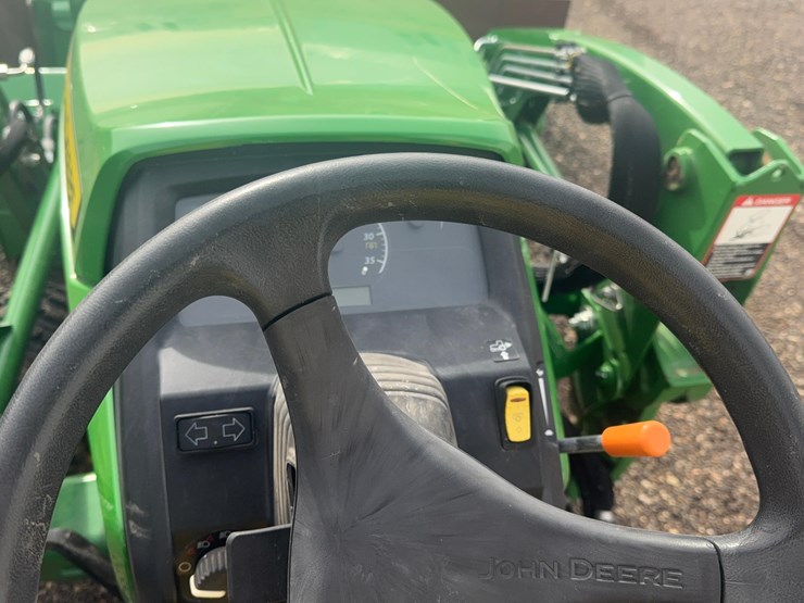 john-deere-1025-image-10