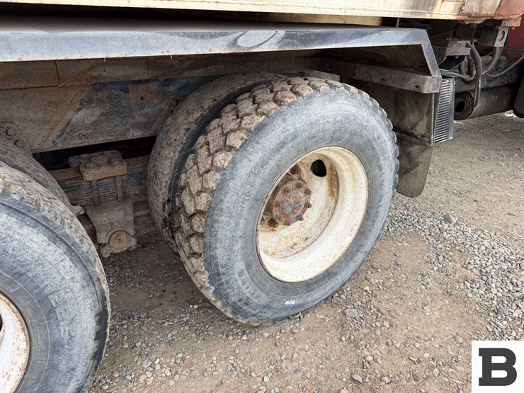 2002-sterling-l9500-image-40