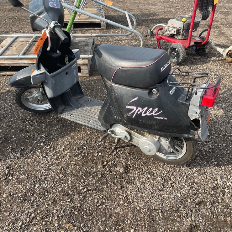 #5085 • Honda Spree Moped (No Title)
