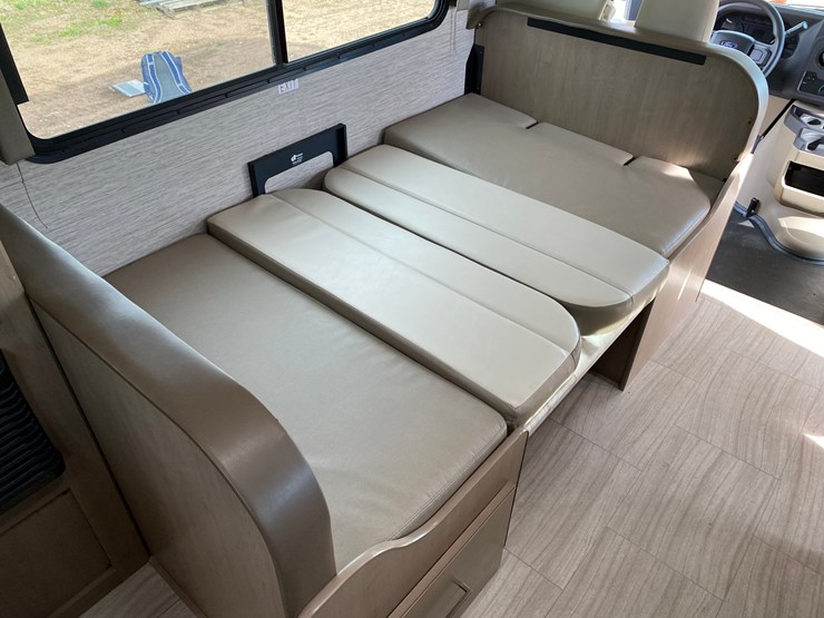 2021-ford-e350-image-30