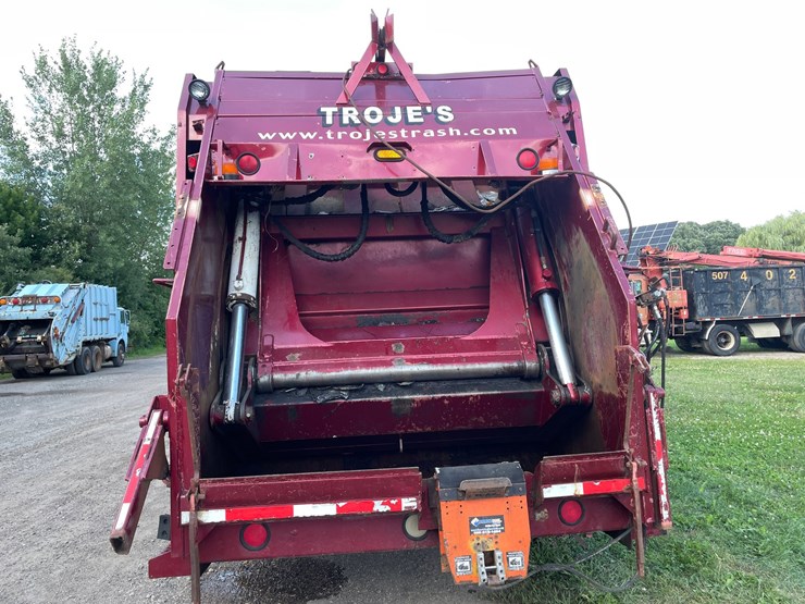 #204-•-1997-ford-4202l-garbage-truck-(has-mn-title)(clarks-grove,-mn)-image-80