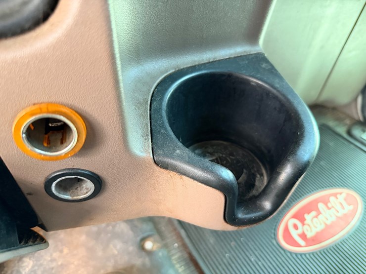 2014-peterbilt-389-image-69