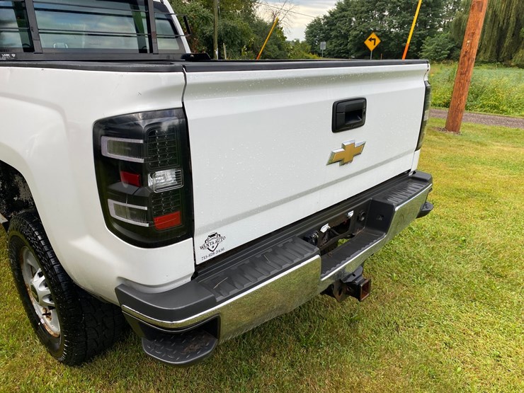 2015-chevrolet-2500-image-21