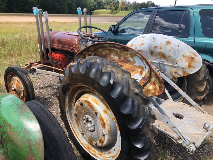 ford-tractor-image-1