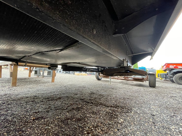 #2956-•-2017-venture-sporttrek-327-camper-(has-wi-title)-image-13
