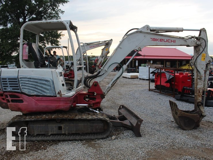 takeuchi-tb235-image-5