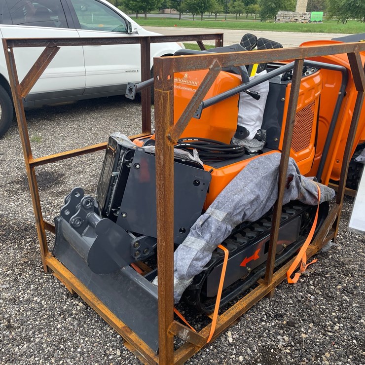 #2971 • Landhonor Mini Excavator