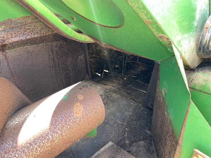 john-deere-336-image-14
