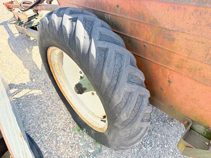 #621-•-new-idea-corn-picker-(rogers,-mn)-image-7