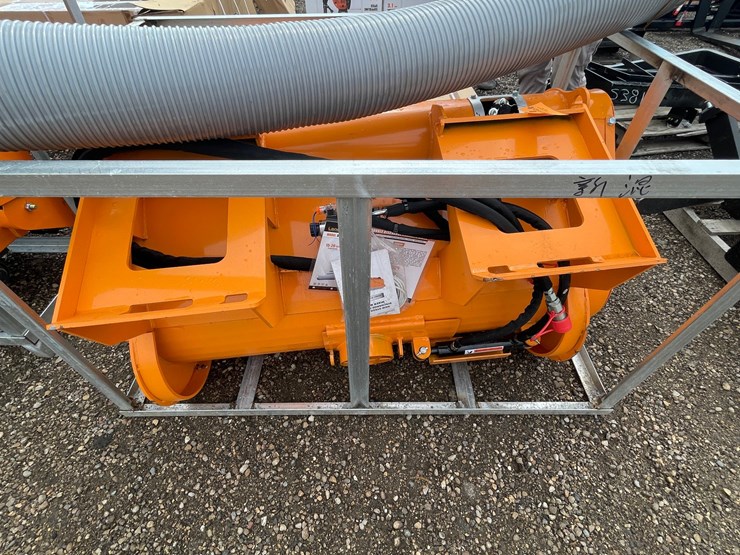 #5132-•-landhonor-double-discharge-concrete-mixer-image-2