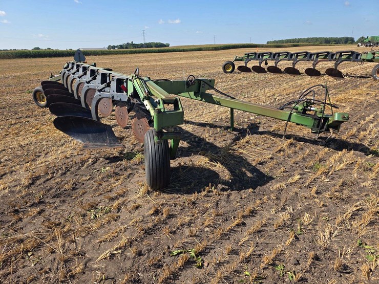 john-deere-2700-image-1