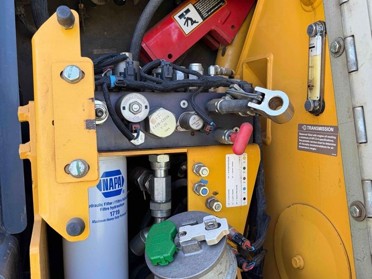 2014-deere-655k-image-19