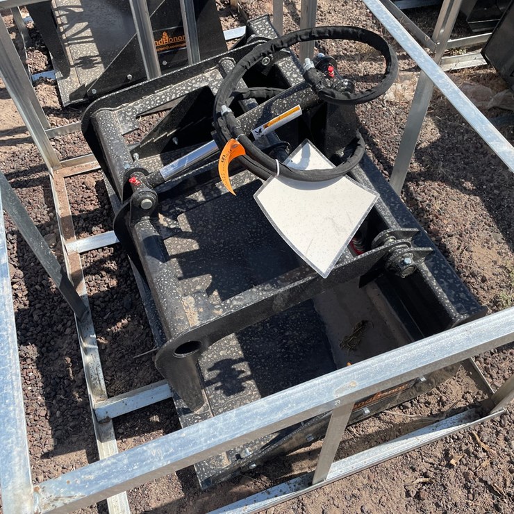 #2410 • Unused 2026 Landhonor Mini Skid Steer Grapple Bucket