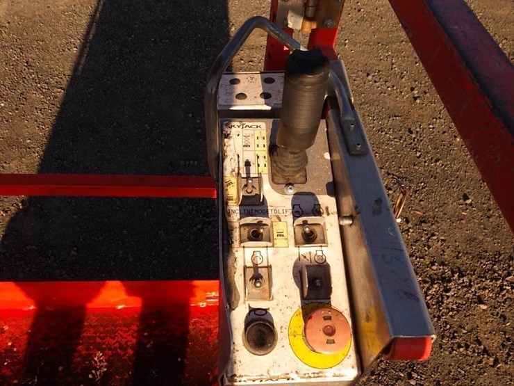 skyjack-sj6826rt-image-19