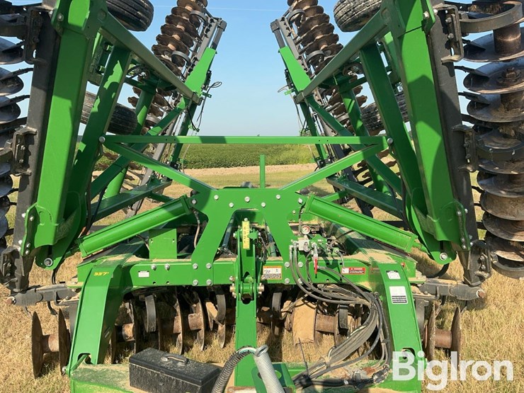 2022-john-deere-2633-image-12