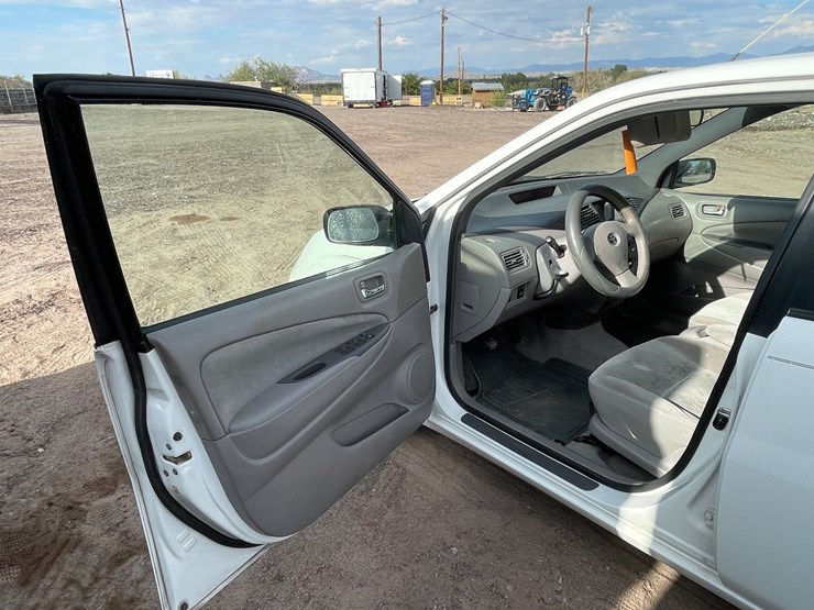 #1853-•-2002-toyota-prius-(title-in-delay)-image-28
