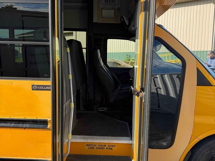 2009-chevrolet-20-passenger-school-bus-image-16