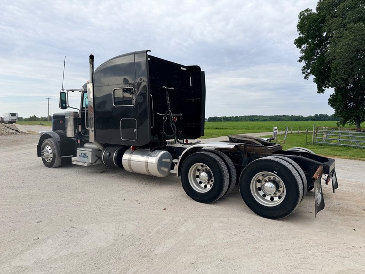 2014-peterbilt-389-image-5