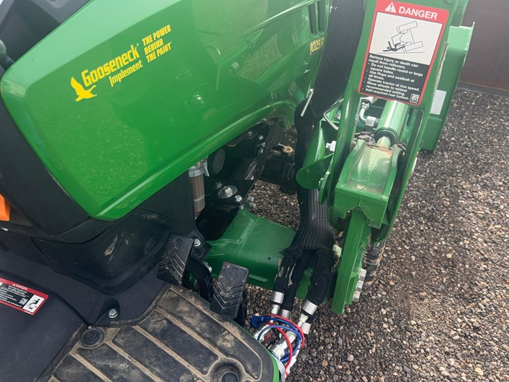 john-deere-1025-image-13