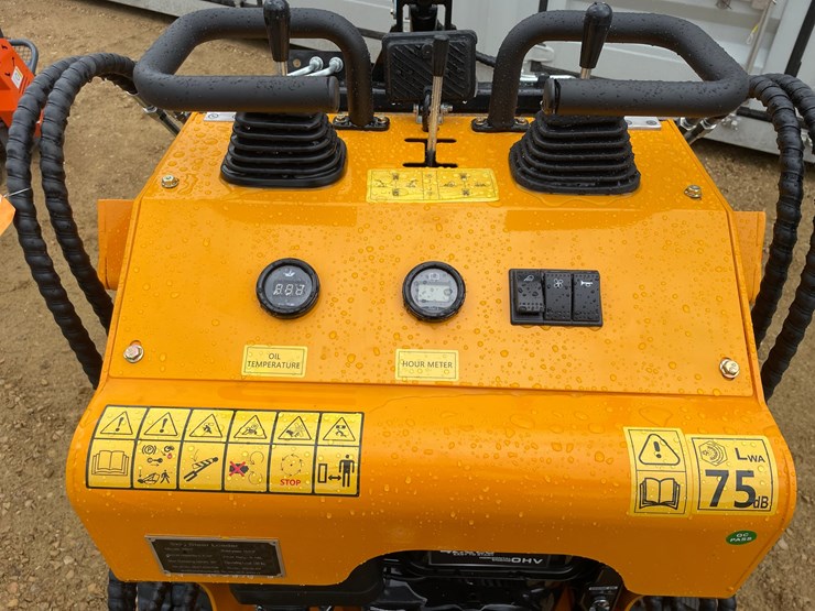 #1261-•-mms-skid-steer-loader-image-18