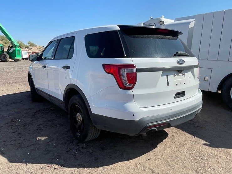 2017-ford-explorer-image-7