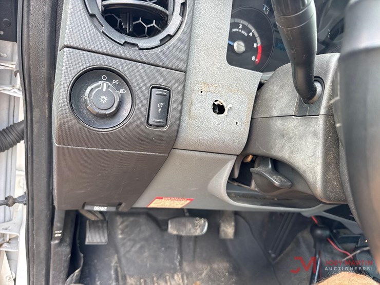 2016-ford-f550-xl-image-32