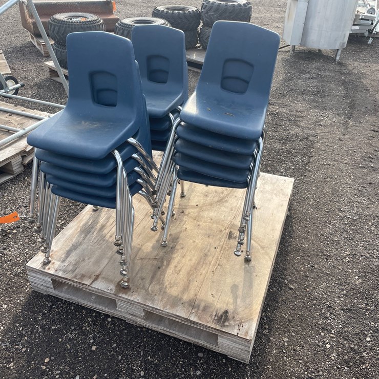 #5082 • (14) Kids School Chairs