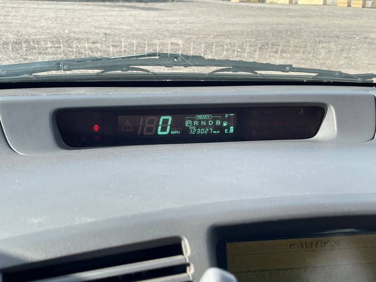 #1853-•-2002-toyota-prius-(title-in-delay)-image-38
