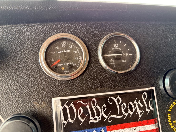 2014-peterbilt-389-image-56