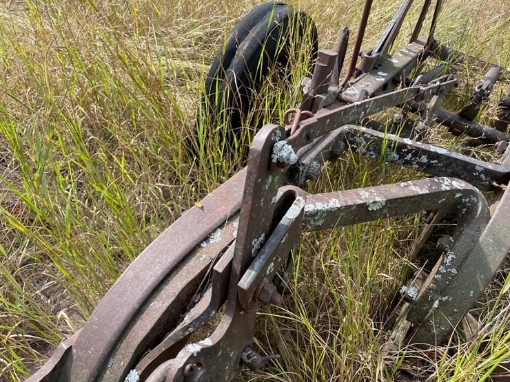 #6220-•-vintage-two-bottom-plow-image-10