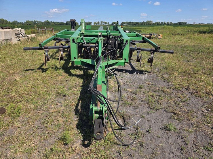 john-deere-2700-image-3