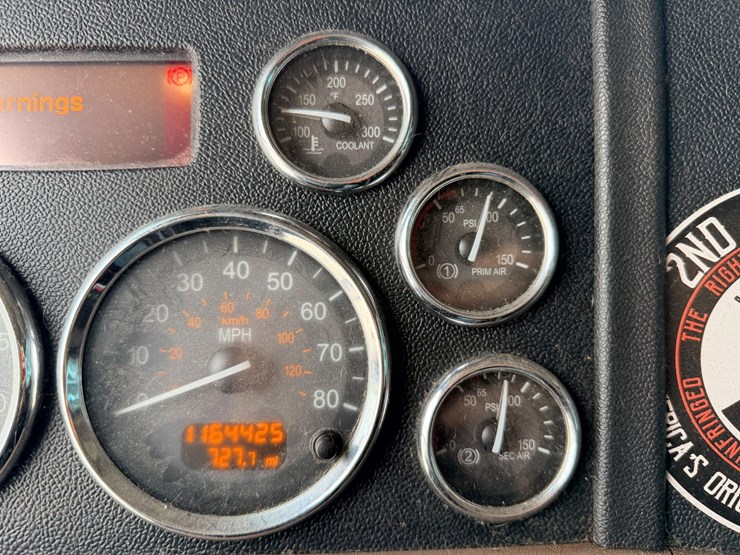 2014-peterbilt-389-image-63