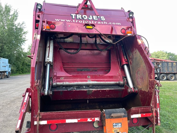 #204-•-1997-ford-4202l-garbage-truck-(has-mn-title)(clarks-grove,-mn)-image-77