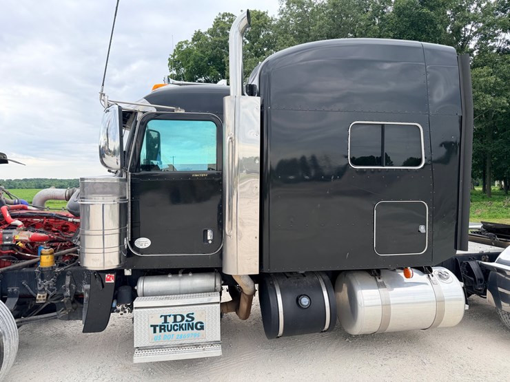 2014-peterbilt-389-image-88