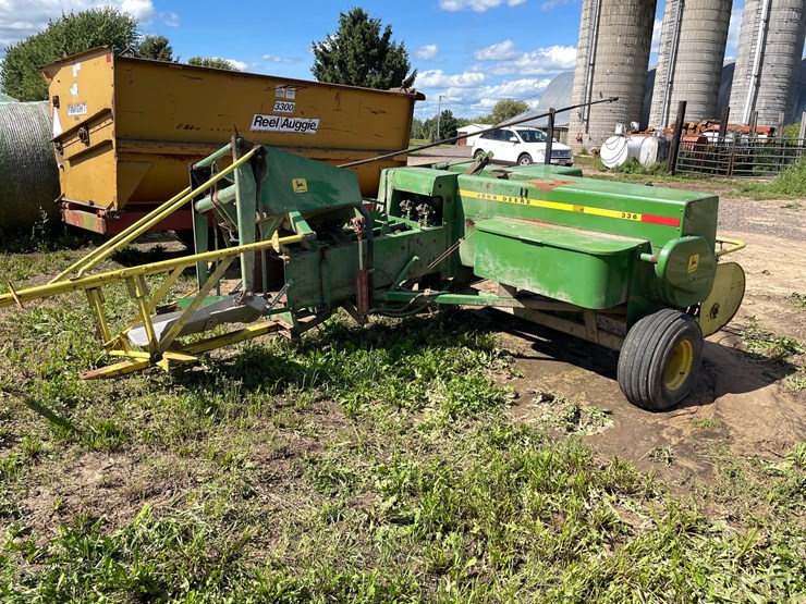 john-deere-336-image-3